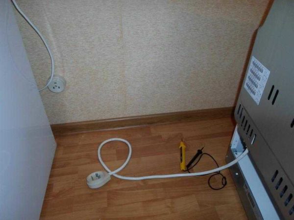 In some cases, the power cord with a plug is already connected to the oven