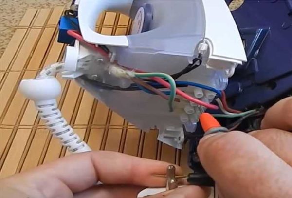 Checking the integrity of the power cord