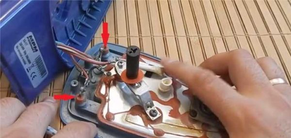 These are the outputs of the heating element of the iron