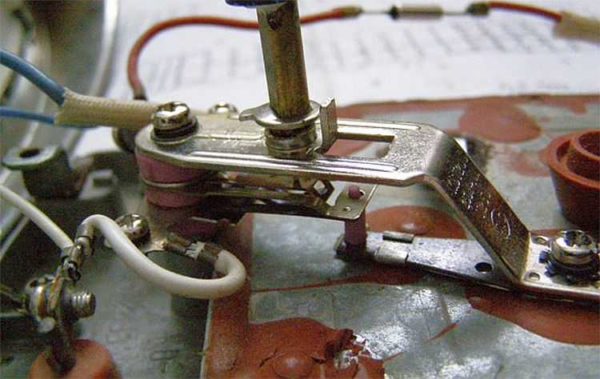 This is the thermostat on the iron