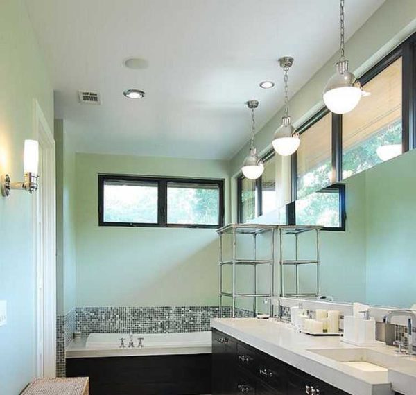 Using chandeliers in the bathroom