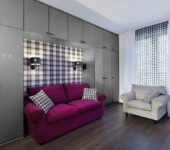 Above a sofa or armchair, the height of the sconce is determined experimentally - by stretching out your hand