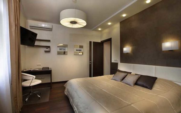 At what height should the lamps be hung above the bed? So that they are at a distance of 120-160 cm from the floor