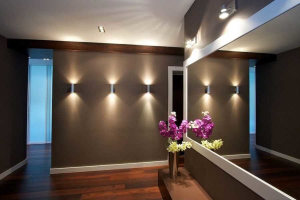 On the wall in the hallway, sconces usually hang at a distance of 180-190 cm from the floor