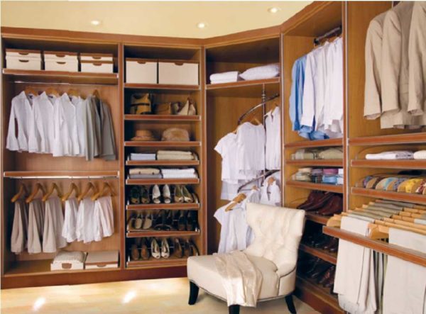 In the corner is a spinning rack. Quite convenient
