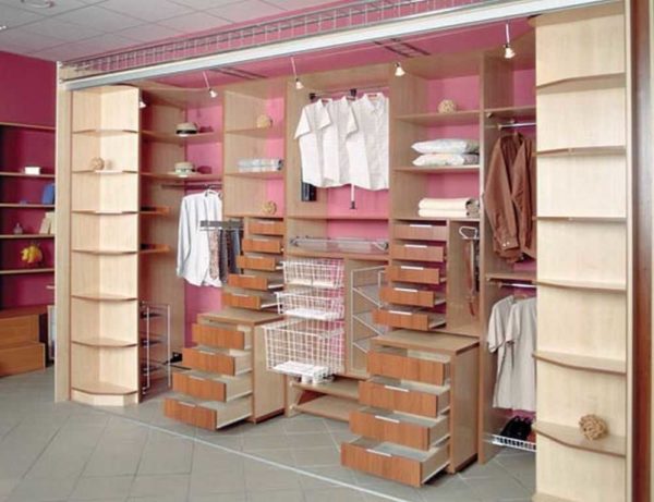 The filling of the sliding wardrobe is selected individually