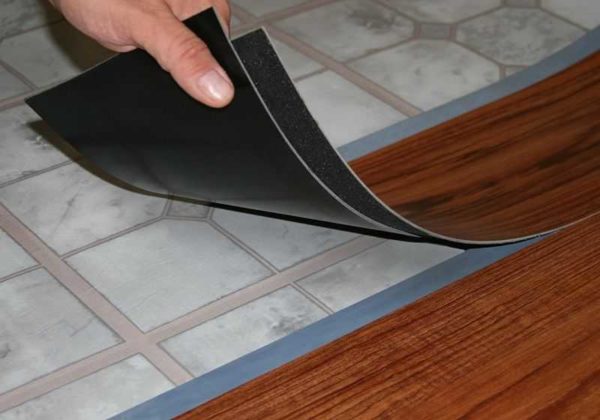 Glue lock on vinyl tiles. It is this option that is preferable as a floor covering for the kitchen.