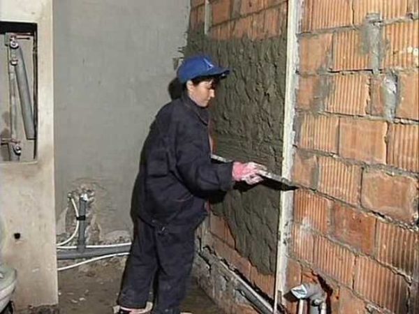 The walls in the bathroom are leveled with plaster along the lighthouses