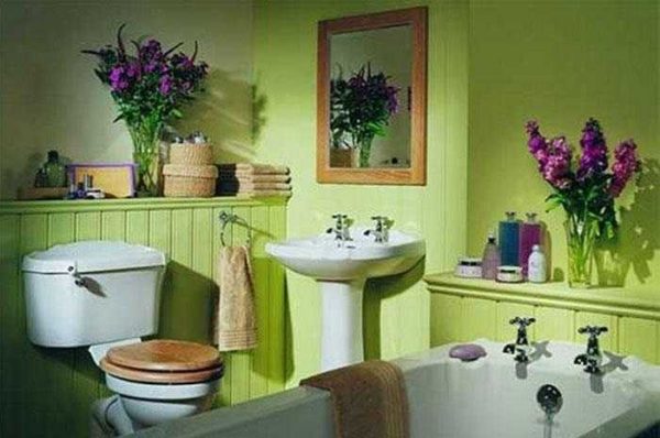 Don't know how to decorate the walls in the bathroom? How about paint?