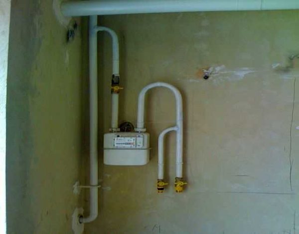 Only the kitchen can have one plastered wall - gas workers require a meter to be installed
