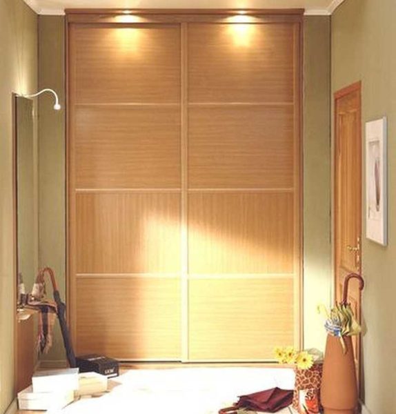 Imitation of a wooden surface, but an unusual combination with different grain directions