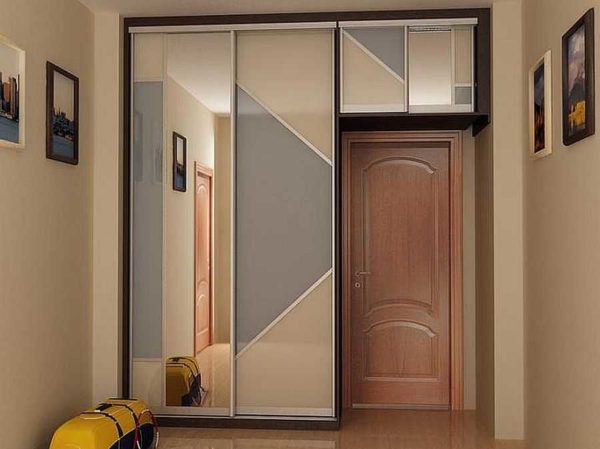 Using even the space above the doors is a good idea for a small hallway.