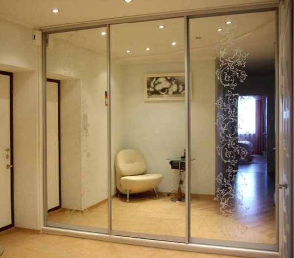 Mirrored wardrobe