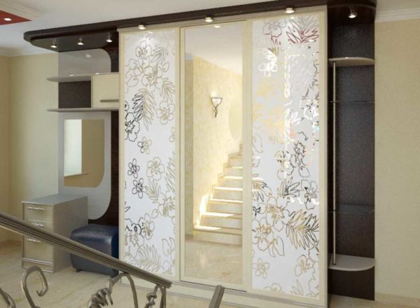 Such a wardrobe for a hallway with a hanger and a curbstone is convenient