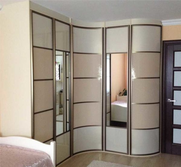Corner L-shaped wardrobe with radial elements