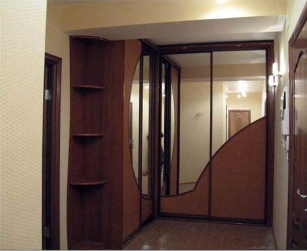 Combined facades are most often made with mirrors.
