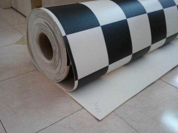 Lay linoleum on parquet, tiles or other linoleum. But only on one condition - the base must be flat