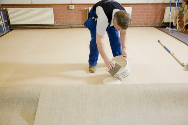 Fixation for linoleum allows you to change the coating several times without replacing the sticky layer