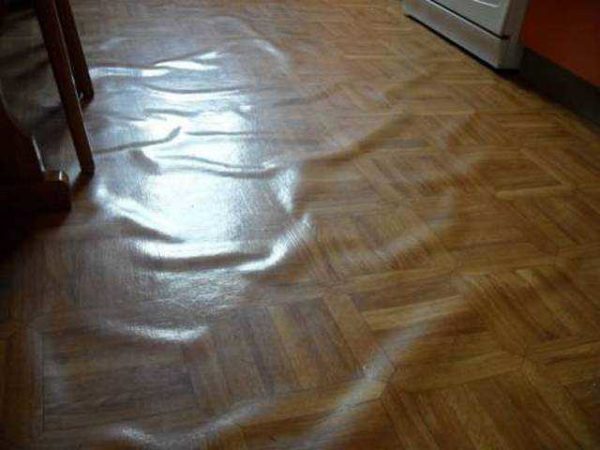 The linoleum is swollen since it was not glued to the floor
