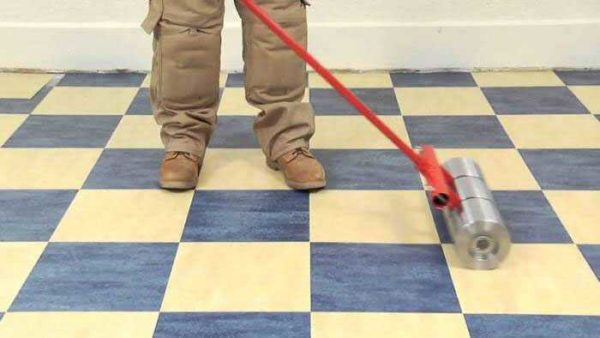 Roller for rolling linoleum