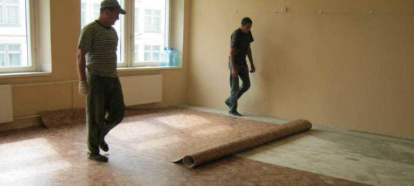 On a flat concrete floor, linoleum lays down without problems