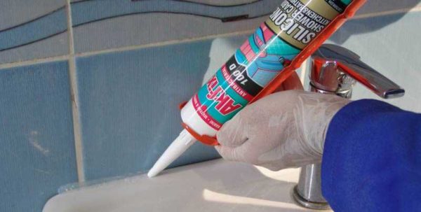 There are also colorless compounds. The seam is more accurate
