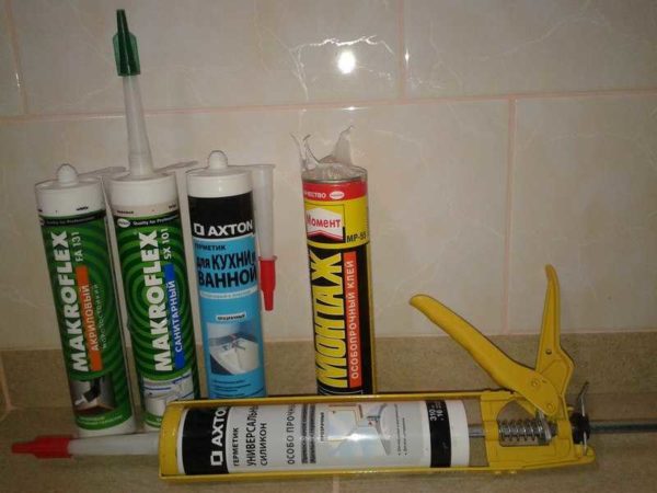 Bathroom silicone sealant is a good solution
