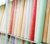 Non-woven wallpaper with non-woven coating