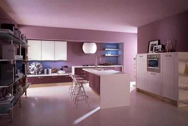 In order for the painted ceiling in the kitchen to look like this, careful surface preparation is needed.