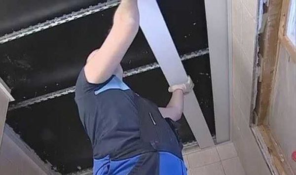 We assemble an aluminum rack ceiling; installation of rails