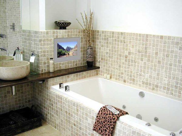 Mosaic in a small room looks more organic than large tiles