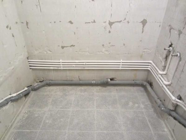 Replacing the water supply and sewerage system is a mandatory item in a step-by-step bathroom renovation plan