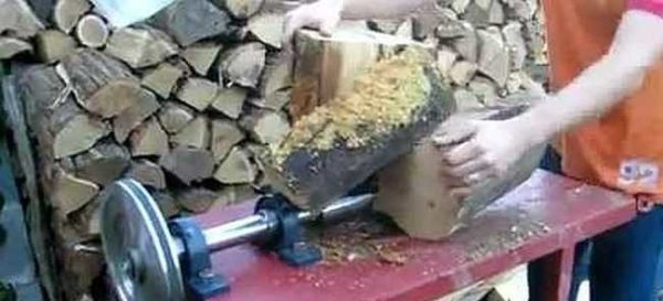 The cone splitter speeds up the harvesting of firewood