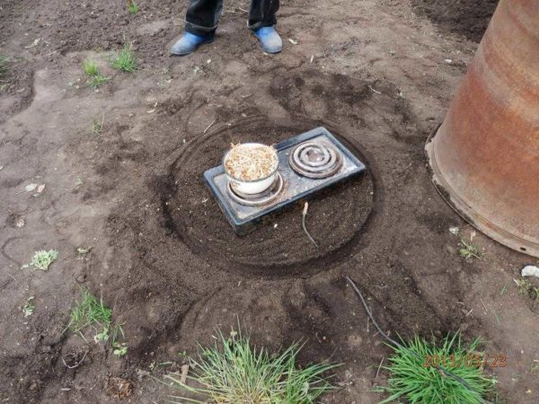 The simplest cold smoking smoke generator can be built on the basis of an electric stove and a barrel
