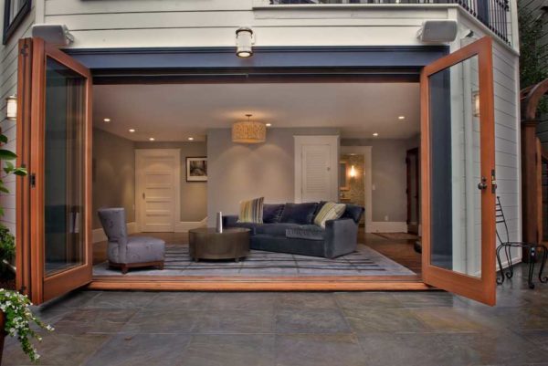 With a large glazing area, it is important to choose the right glass unit for entrance plastic doors