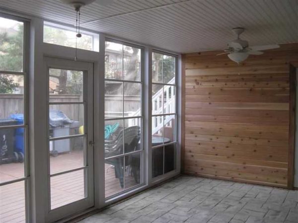 PVC entrance doors can repeat the binding of windows one by one, or they may differ