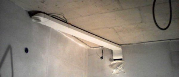 An example of using an adapter - a circular ceiling diffuser is connected to a rectangular ventilation duct