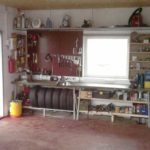 Example of compact arrangement of tools and tires in a garage