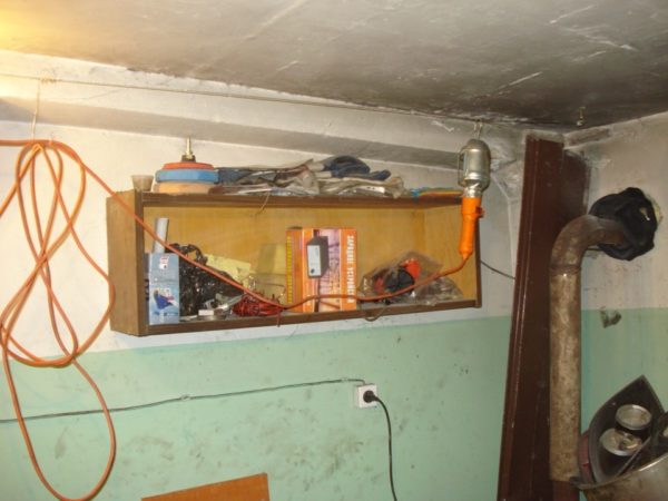 You can make such a suspension to the ceiling for carrying with your own hands in an hour.