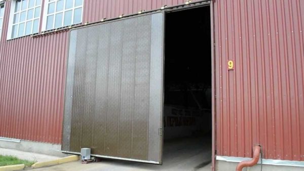 Hanging automatic garage doors