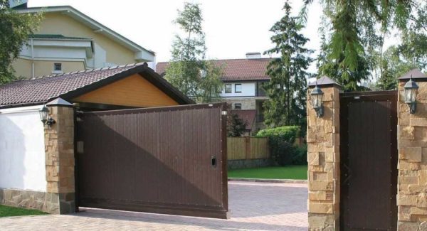 Most often used as street gates for transport
