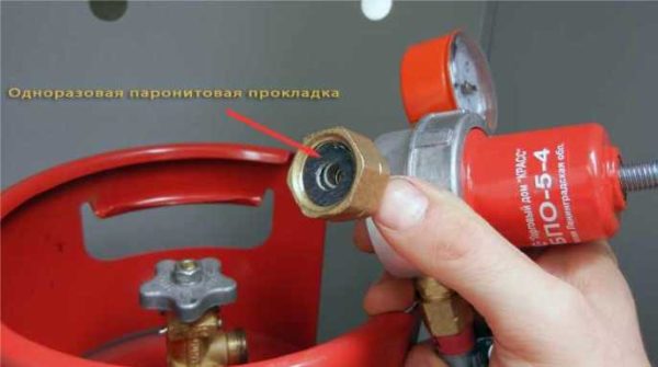 Elastic gaskets guarantee tightness of the connection