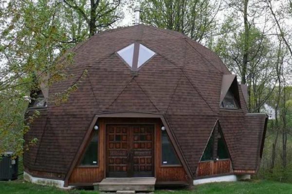 Dome houses have a recognizable appearance