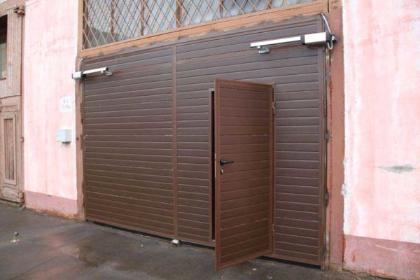 Electric swing gates