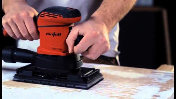The vibrating machine is used for finishing