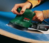 The eccentric sander allows for the processing of curved surfaces