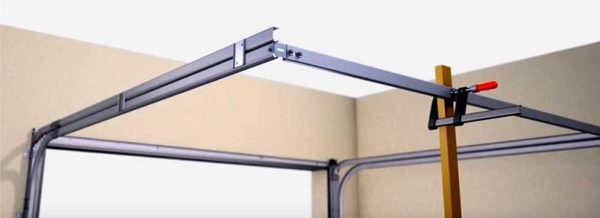 We align the structure, support it with a bar