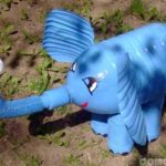Baby elephant from a plastic bottle ... I also need an old hose from a vacuum cleaner for a trunk
