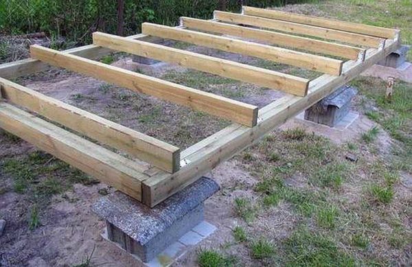 Building blocks folded on a prepared pillow - a simple version of the foundation for a change house