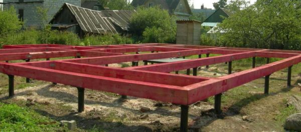 And this - for lovers of a safety margin for everyone - a pile foundation with a strapping of a metal pipe